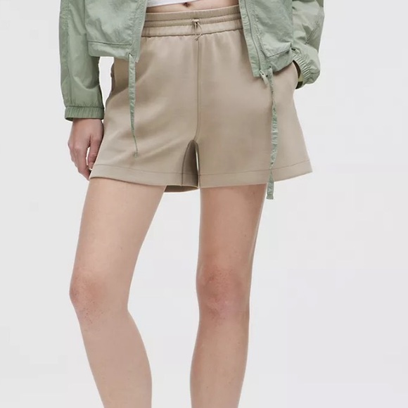 NWT Lululemon athletica High Waist Softstreme HR Tan Shorts 4” size10 - Picture 1 of 12